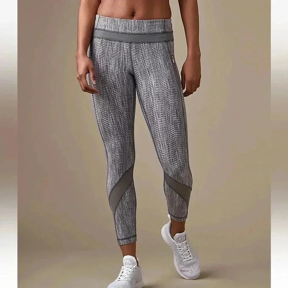 Lululemon run inspire pants 26” - Picture 2 of 8